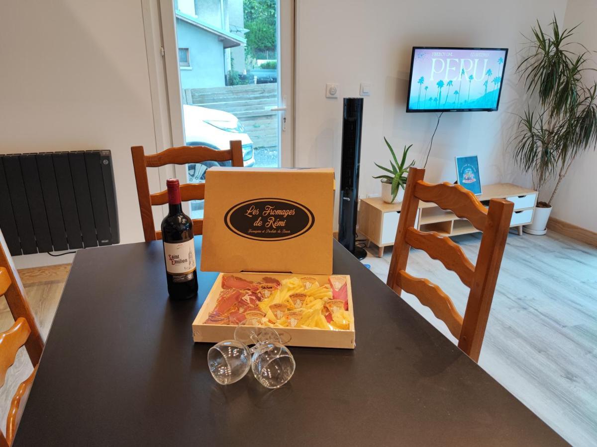 Petit Coin De Bonheur Studio Neuf Avec Terrasse Et Parking Prive A 5Mins Du Centre-Ville La Mure  Exteriér fotografie
